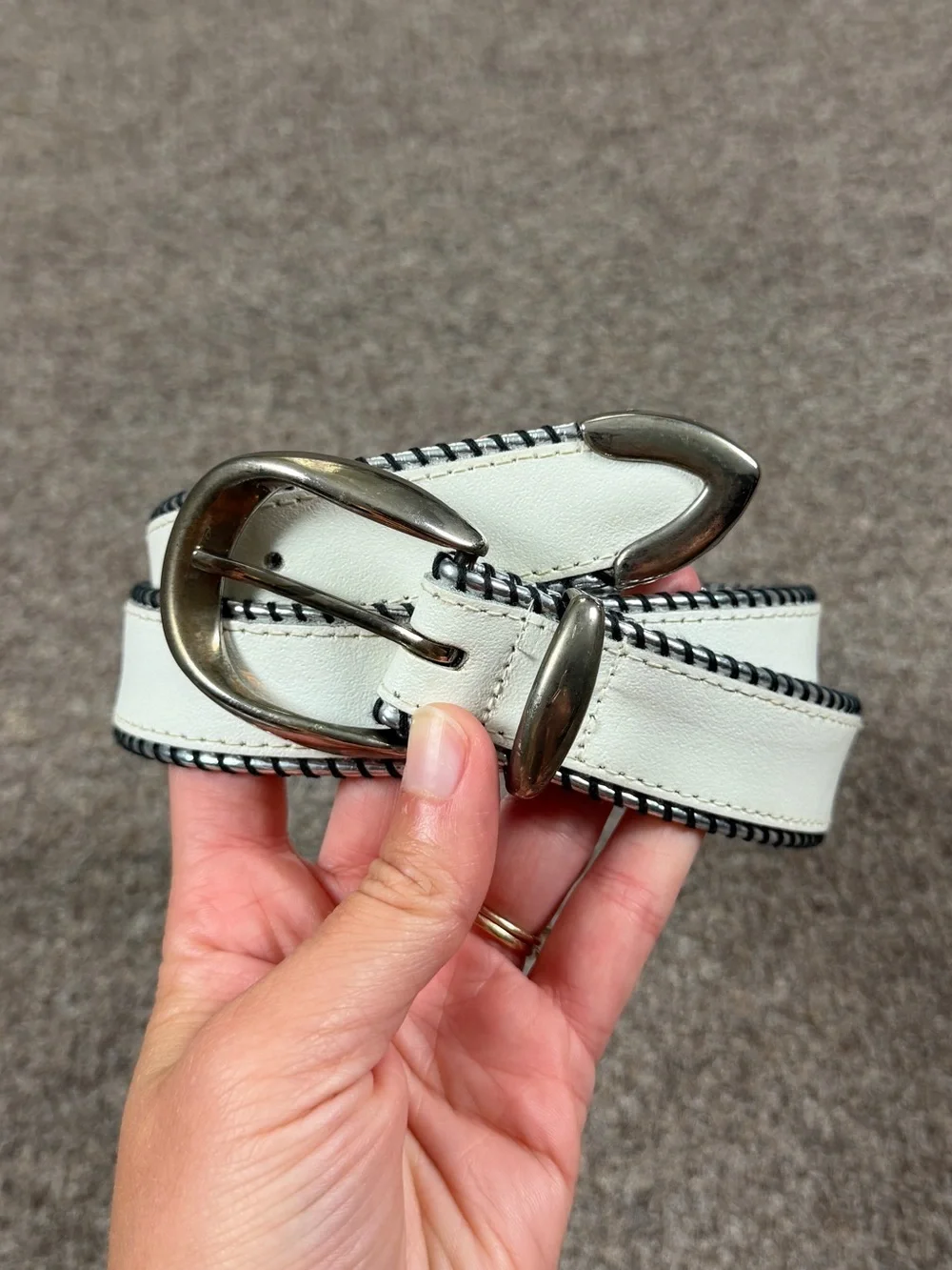 The‎ Limited White Leather Western Belt Women’s S Round Silver Buckle & Trim Y2K